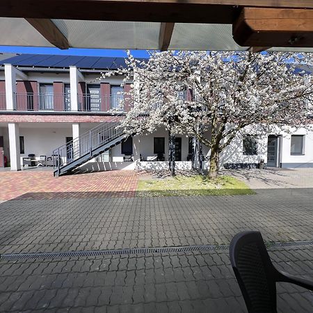Sulyom Panzio Apartment Tiszafured Exterior photo